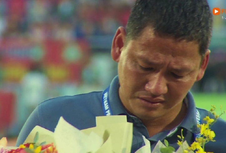 HLV Anh Đức khóc nấc ngày chia tay đội bóng của Công Phượng