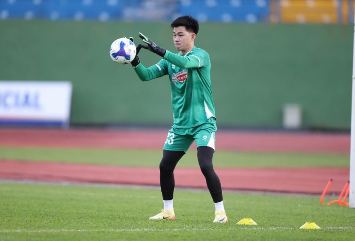 HLV Kim Sang Sik tìm ra thủ môn cực chất lượng thay Đình Triệu