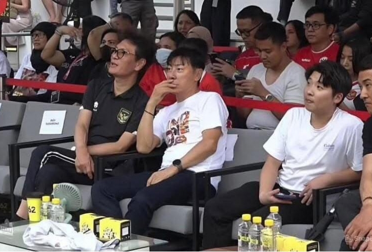 HLV Shin Tae Yong chăm chú xem Indonesia thua đậm 1-5 dưới thời Kluivert