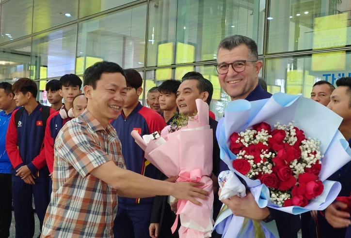 HLV Roland chia tay U17 Việt Nam