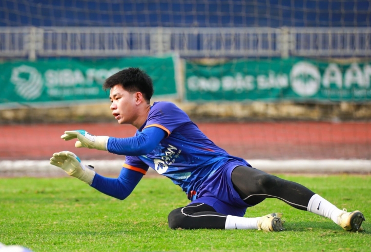 Thủ môn ĐT Việt Nam lại chấn thương khiến HLV Kim Sang Sik lo sốt vó