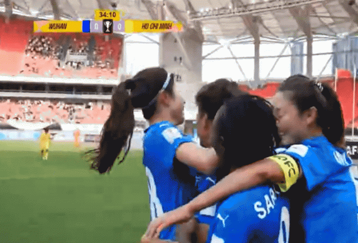 Trực tiếp TPHCM 0-1 Wuhan Jiangda: Chủ nhà mở tỉ số