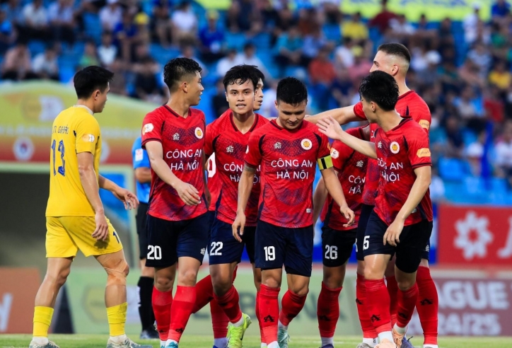 Xác định 7 đội bóng Việt Nam đầu tiên trụ hạng thành công