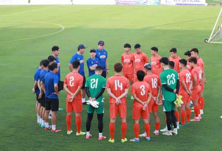 2 cầu thủ đầu tiên chia tay ĐT Việt Nam
