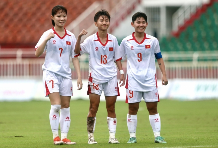 Việt Nam thắng đậm 8-0, chính thức vào bán kết với ngôi đầu