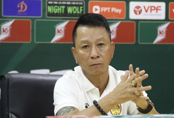 HLV Văn Sỹ Sơn chỉ thẳng đội xuống hạng ở V-League