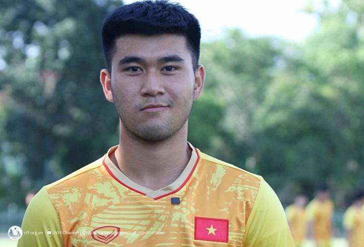 Cầu thủ U23 Việt Nam bất tỉnh sau pha va chạm mạnh trên sân