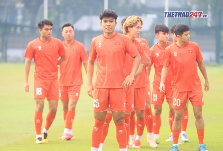 Buổi tập của U23 Việt Nam đón hàng loạt vị khách đặc biệt