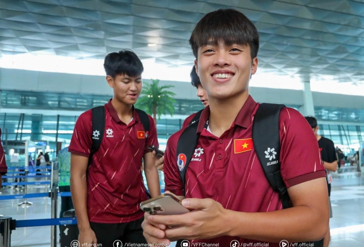 Nhà vô địch U23 Đông Nam Á lên đường về nước, gây sốt ở sân bay Indonesia