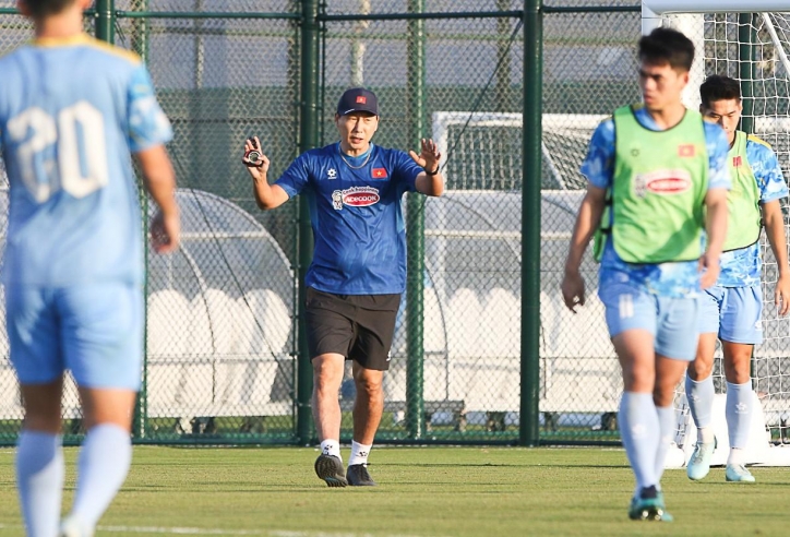 'Bão' chấn thương đổ bộ U23 Việt Nam, HLV Kim Sang sik lo sốt vó