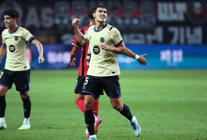 Barca bỏ quên 1 cầu thủ tại Hàn Quốc