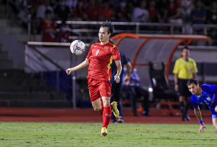 Đồng đội lên tiếng bảo vệ Văn Toàn sau chiếc thẻ đỏ tai hại tại AFF Cup