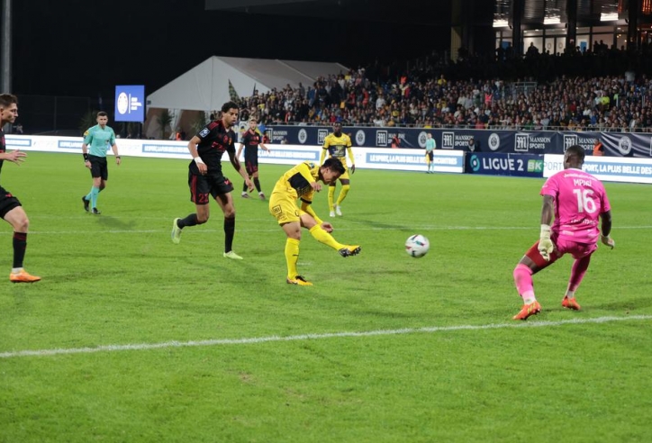 Báo Pháp gọi Quang Hải là 'đấng cứu thế' với bàn thắng đầu tiên cho Pau FC