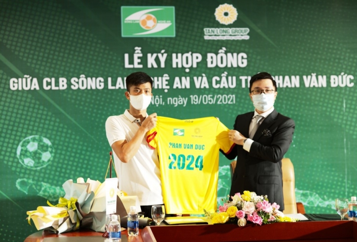Cầu thủ ĐT Việt Nam kí hợp đồng khủng trước VL World Cup 2022