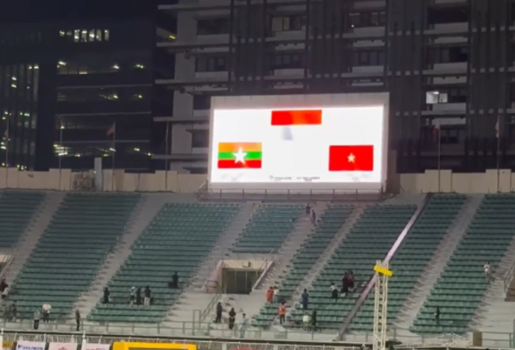 Lại nhầm cờ, Thái Lan bắt các VĐV phải 'diễn lại' cảnh nhận huy chương