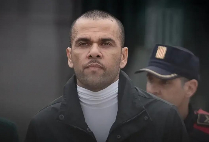 Dani Alves chuẩn bị trở lại bóng đá chuyên nghiệp ở tuổi 42