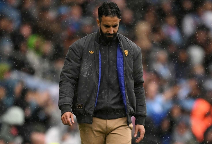 Cựu sao MU chê Ruben Amorim thiếu tinh tế, gây hại phòng thay đồ