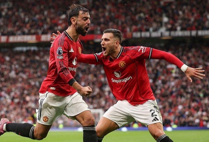 CĐV MU đòi đuổi ngay cầu thủ này sau cú sẩy chân ở FA Cup