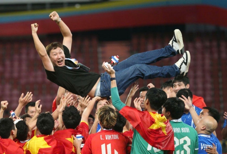 Truyền thông Indonesia nói điều bất ngờ khi HLV Kim Sang Sik không nhận HCV