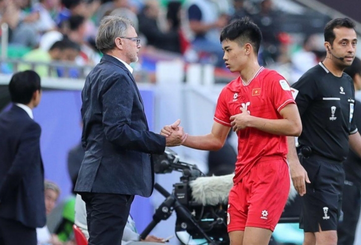 HLV Troussier gửi thông điệp đặc biệt đến Đình Bắc