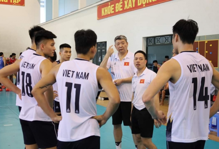 ĐT Việt Nam thắng 'nghẹt thở' Sanest Khánh Hòa sau 5 set giao hữu