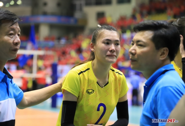 VĐV bóng chuyền nữ Ninh Bình khóc nghẹn sau trận thua, ấm ức vì trọng tài