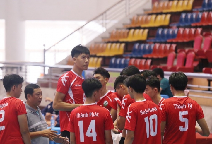 Khổng lồ 2m16 cao nhất Việt Nam 'mất tích' ở giải bóng chuyền hạng A quốc gia