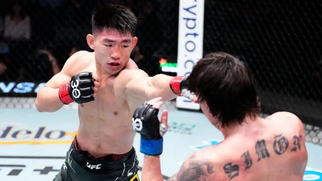 Địa chấn làng MMA: Võ sĩ Trung Quốc Song Yadong knock-out Simon