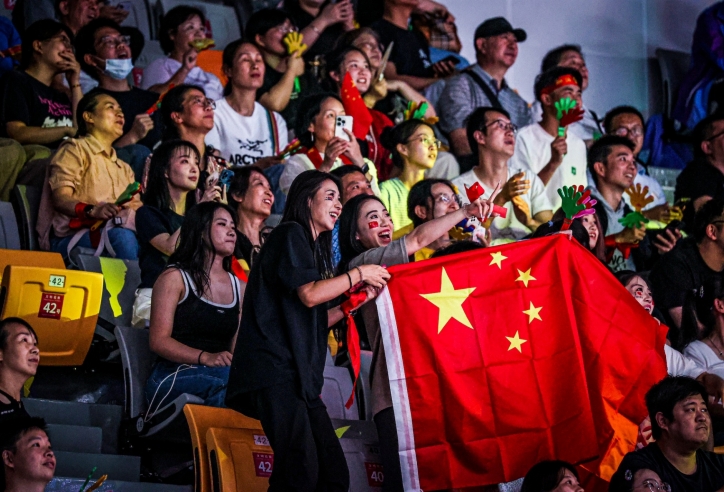 Dở khóc dở cười: NHM Trung Quốc không xem được trực tiếp như Việt Nam