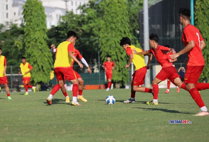 VIDEO: Việt Nam khổ luyện chờ đấu Thái Lan ở giải trẻ