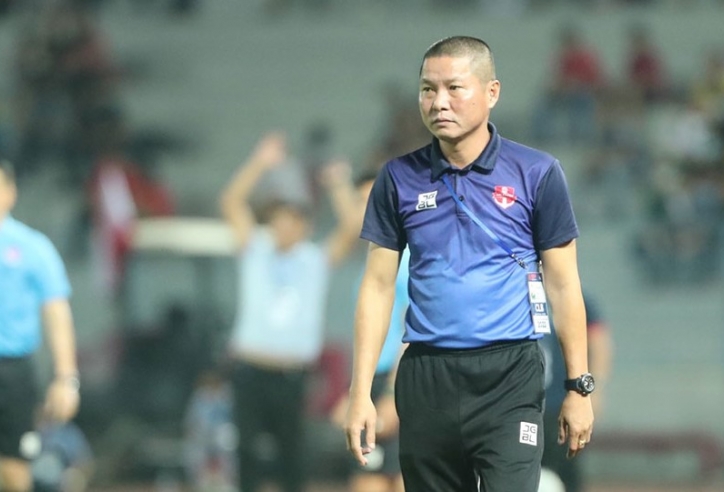 VIDEO: HLV Chu Đình Nghiêm cảm ơn 'người đặc biệt' khi giành ngôi Á quân V-League