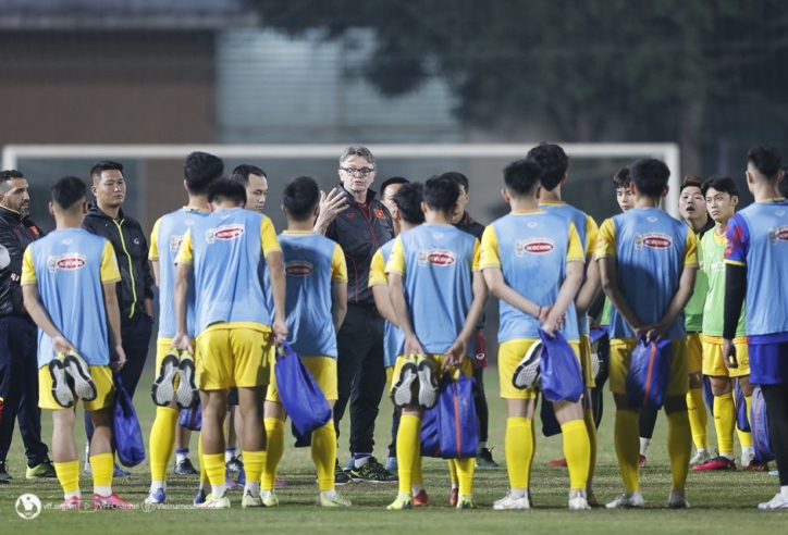 HLV Troussier ‘chấm’ cầu thủ từng bị FIFA cấm trên toàn cầu vì bán độ