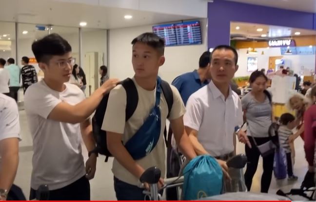 'Thần đồng' châu Âu của U23 Việt Nam gặp sự cố khi về nước