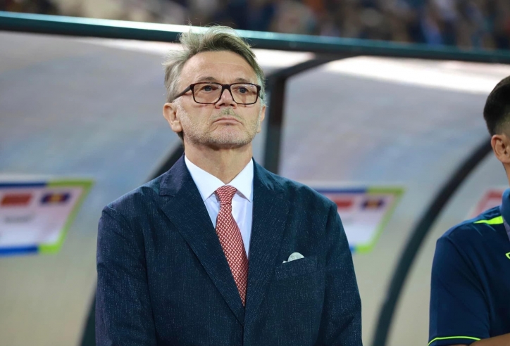 HLV Troussier 'chạy đua' với thời gian