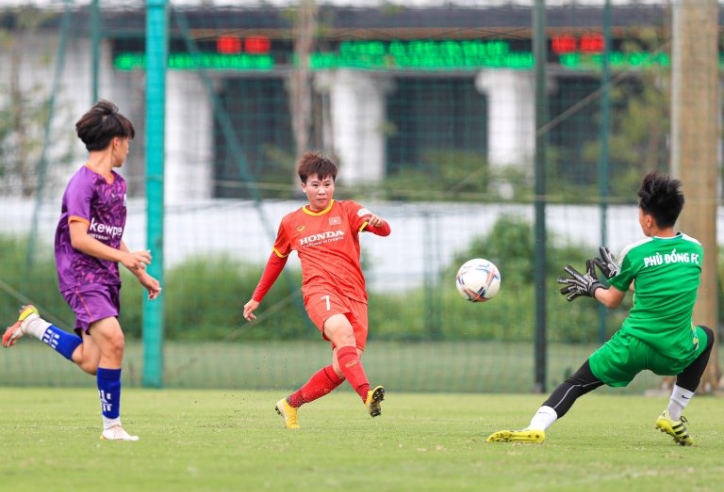 ĐT Nữ Việt Nam cầm hòa đội bóng nam trước ngày đấu Hàn Quốc
