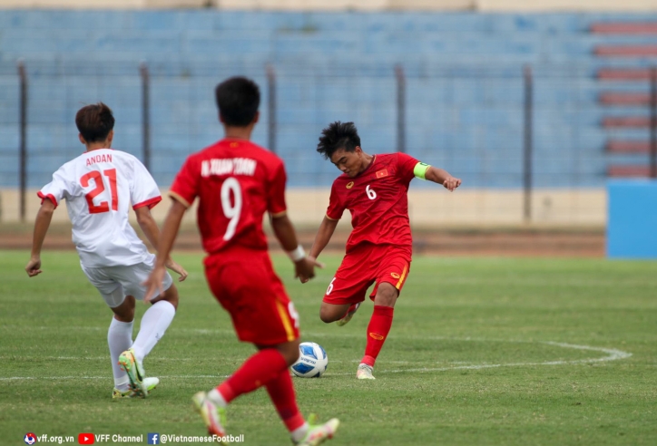HLV U16 Việt Nam vẫn 'sấy tóc' học trò dù đại thắng Philippines