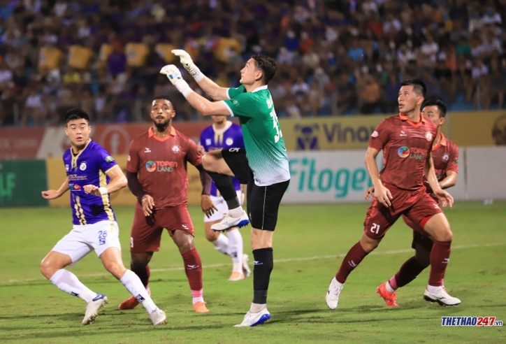 Hà Nội FC thua thảm 'PSG Việt Nam' ngày Văn Lâm tái xuất