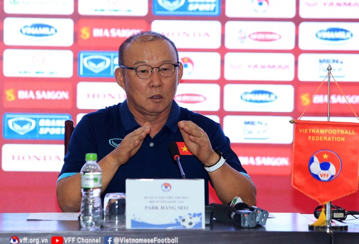 HLV Park Hang Seo thừa nhận gặp áp lực trận thắng đậm Lào