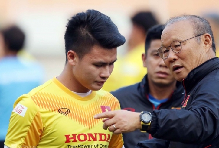 HLV Park Hang Seo bất ngờ 'trách' Quang Hải sau AFF Cup