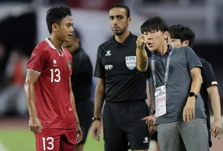 HLV Shin Tae Yong 'nổi đóa' vì cầu thủ Indonesia không biết ghi bàn