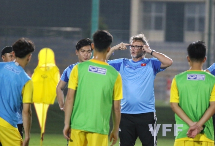 Khác hẳn thầy Park, HLV Troussier ra chỉ thị 'sốc' cho U23 Việt Nam