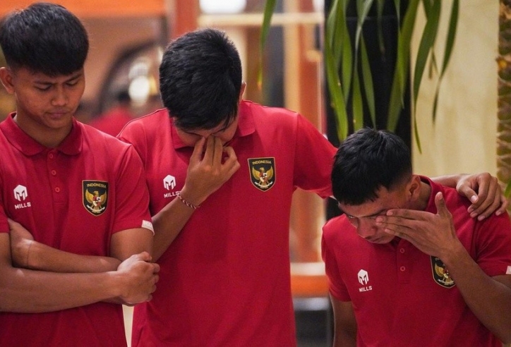 Cầu thủ Indonesia khóc 'như mưa' khi bị FIFA cắt suất dự World Cup