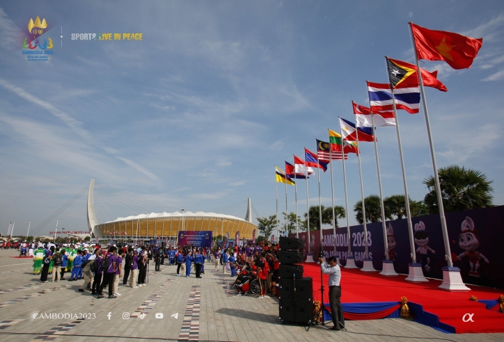 Campuchia làm lễ thượng cờ với quốc kỳ Việt Nam