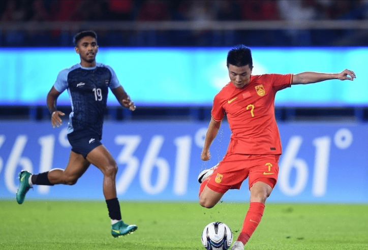 Trực tiếp Trung Quốc 1-0 Qatar: Chủ nhà mở điểm sớm