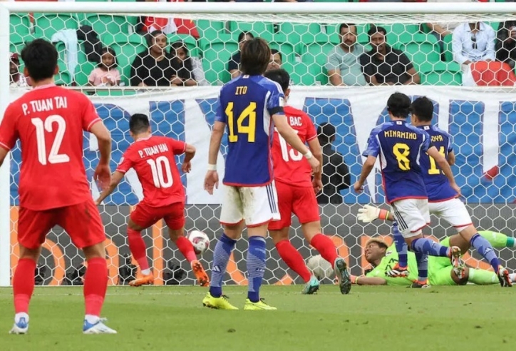 Thủ môn Nhật Bản bị chỉ trích vì để ĐT Việt Nam ghi 2 bàn