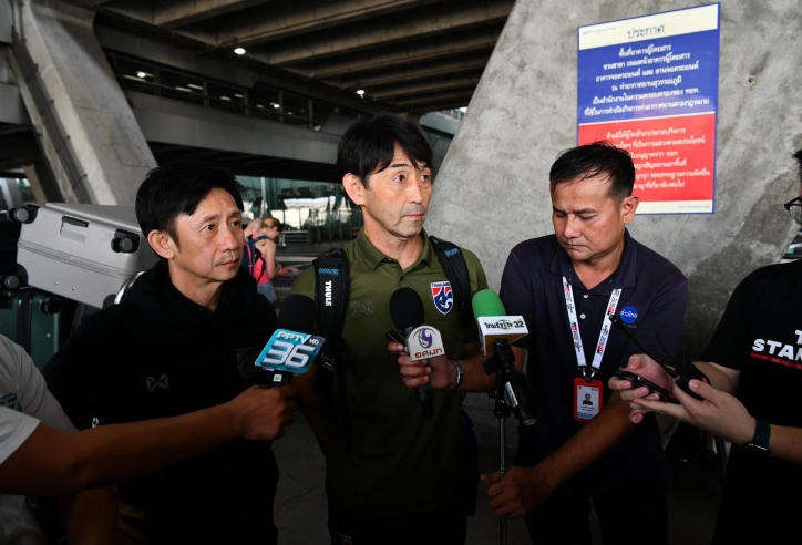 HLV Thái Lan 'nhận quà' sau Asian Cup