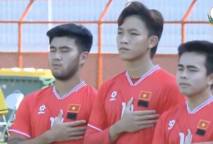 Xúc động: U19 Việt Nam mang băng tang thi đấu, AFF dành 1 phút mặc niệm