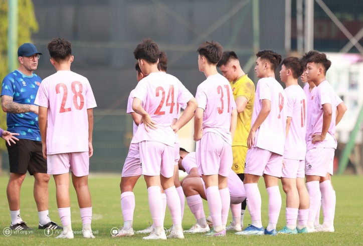 HLV Brazil ra thử thách cho 28 cầu thủ Việt Nam