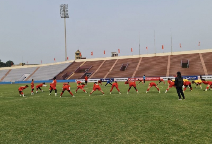 Tuyển nữ U20 Việt Nam làm quen sân, sẵn sàng đối đầu Indonesia