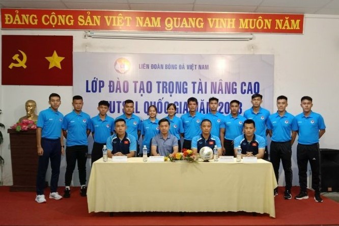 Giảng viên trình độ FIFA đào tạo nâng cao cho trọng tài Futsal Việt Nam